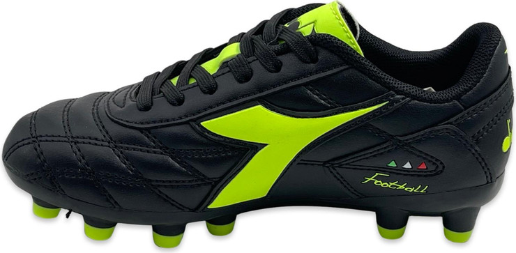 נעלי כדורגל עם פקקים לילדים Diadora calcio italiano בצבע שחור עם לוגו צהוב