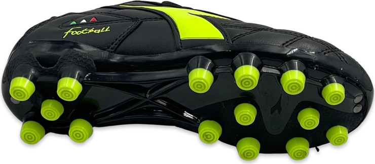 נעלי כדורגל עם פקקים לילדים Diadora calcio italiano בצבע שחור עם לוגו צהוב