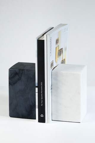 תומך ספרים BANSWAR/BLACK MARBLE