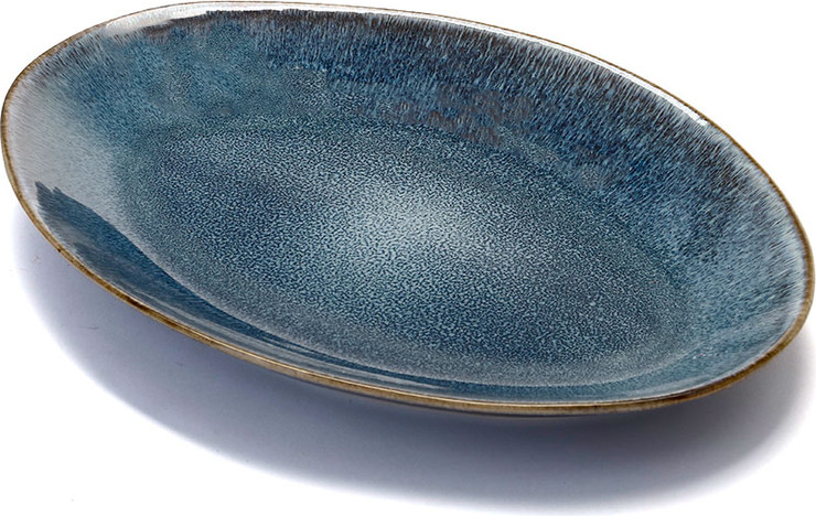 פלטה אובלית STONE WARE MADRIO BLUE בעיצוב מוקפד, בעל טקסטורה עשירה ומראה נקי ואלגנטי.