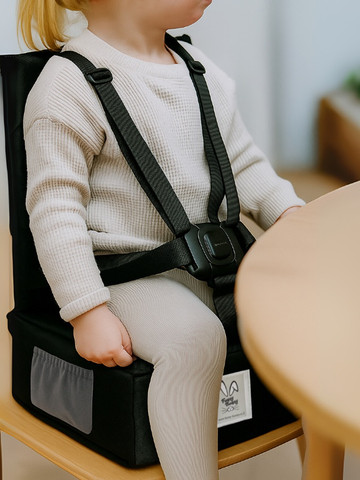 כיסא הגבהה Grow Up מתקפל ונח עם רצועות פנימיות וקשירה לכיסא מטבח/פינת אוכל - חול