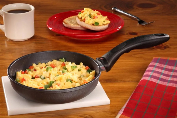 מחבת 18 ס"מ אינדוקציה nonstick מחוזק בגבישי יהלומים תוצרת Swiss Diamond
