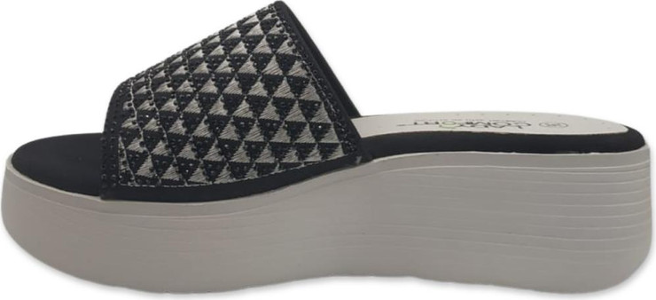 כפכף פלטפורמה לנשים בצבע שחור מבית  LADY COMFORT