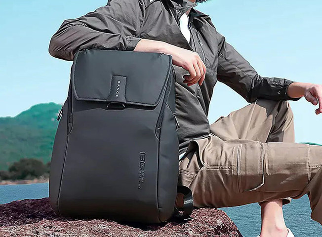 תיק גב Hoot Pro 25L למחשב 16 אינץ' עם יציאת USB מבית כאמל מאונטין - שחור