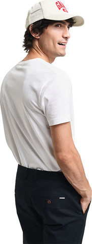 טי שירט Gant לגברים צווארון וי גזרת Slim Fit