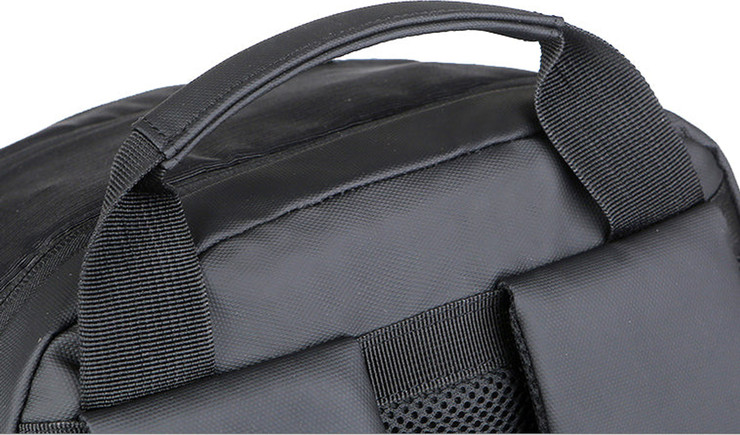 תיק עסקים The Tech-Transporter 35L למחשב 17 אינץ' יציאת USB מבית כאמל מאונטין - שחור
