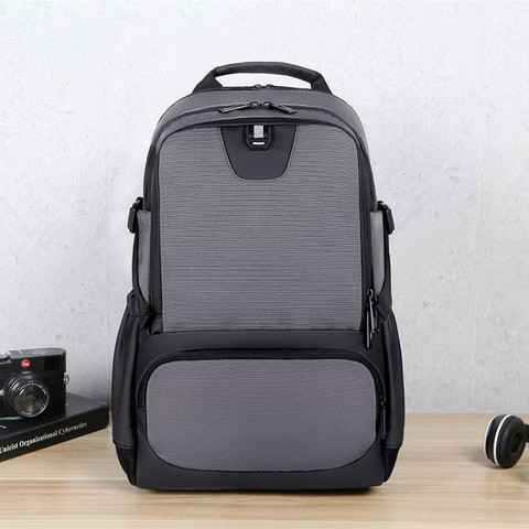 תיק עסקים The Tech-Transporter 35L למחשב 17 אינץ' יציאת USB מבית כאמל מאונטין - אפור