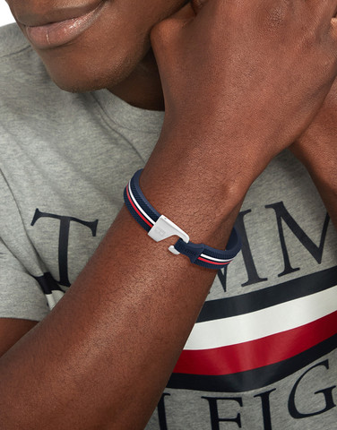 TH-2790606 עם לוגו המותג דגם CLARK מקולקציית TOMMY HILFIGER צמיד סיליקון לגבר של המותג