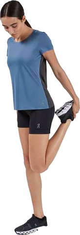 שורט ריצה On Running לנשים