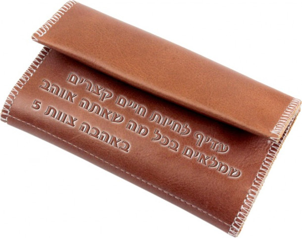 נרתיק טבק עם חריטה