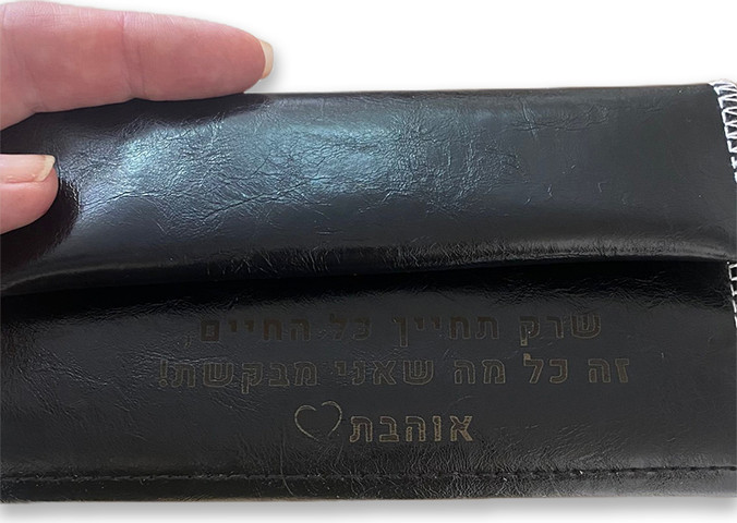 נרתיק טבק עם חריטה