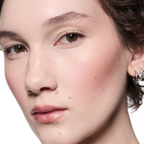 SKINFINISH סומק פודרה קטיפתי בגימור מאט או זוהר - THANKS IT'S  MAC