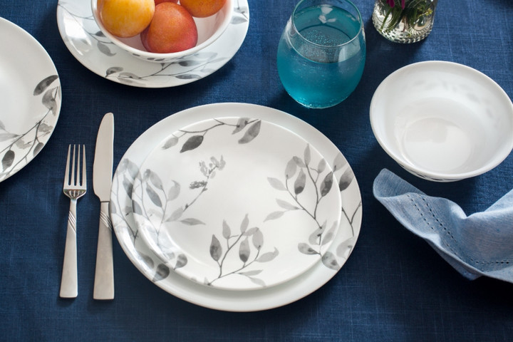 סט צלחות קורל 12 חלקים ל 4 סועדים דגם Misty Leaves  תוצרת קורנינג ארה"ב – הצלחות הדקות והחזקות בעולם!