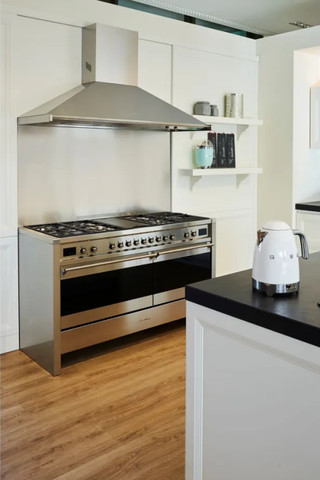 קומקום חשמלי 1.7 ליטר Smeg סמג KLF04WHEU לבן