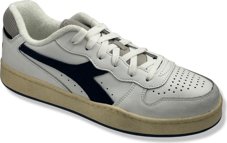 סניקרס אופנתיות לנוער מעור 36-41 Diadora MI Basket בצבע לבן עם לוגו כחול WC5161WHT