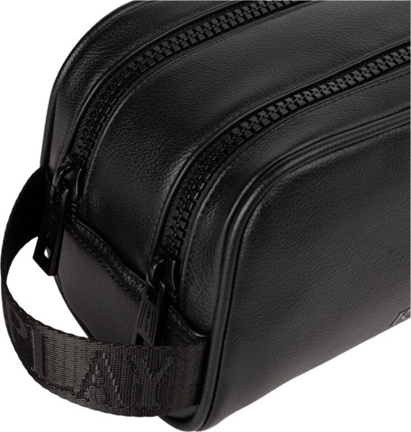 תיק רחצה דמוי עור דגם HAMMERED TOILETRY BAG מבית המותג REPLAY