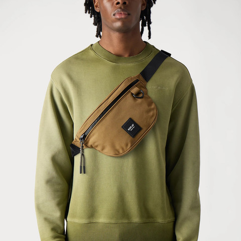 פאוץ' תיק קרוסבודי שחור לגבר במראה קלאסי דגם Waistbag מבית המותג העולמי  REPLAY צבע חום