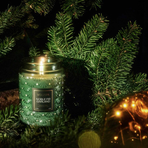 נר ריחני בצנצנת זכוכית 510 גרם - Noble Fir Garland