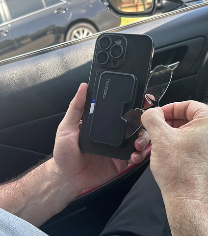 משקפי קריאה Connect בצבע שקוף עם נרתיק ®MagSafe שחור