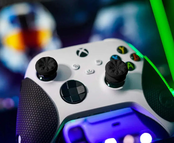 צמד מתאמים ארגונומיים ל- XBox, מהדורת Black Galaxy Edition שחור