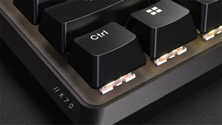 מקלדת מכנית קצרה חוטית Corsair K70 Core TKL RGB