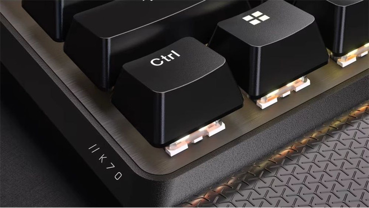 מקלדת גיימינג מכנית אלחוטית Corsair K70 Core TKL RGB