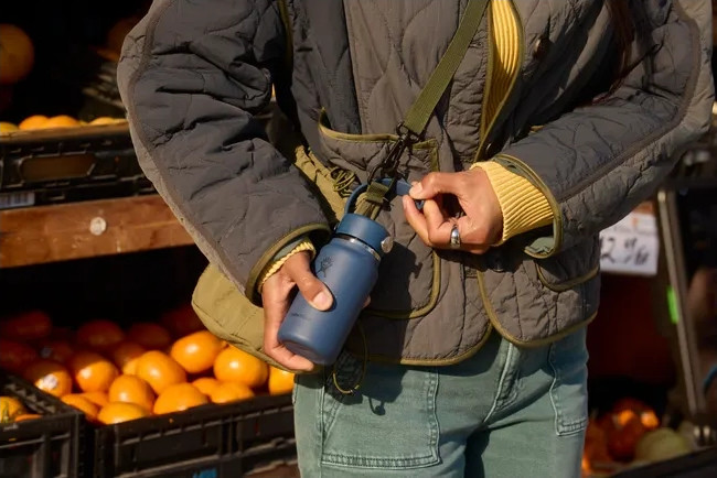 בקבוק שתייה תרמי מנירוסטה Micro בנפח 200 מל מבית Hydro Flask – כחול כהה