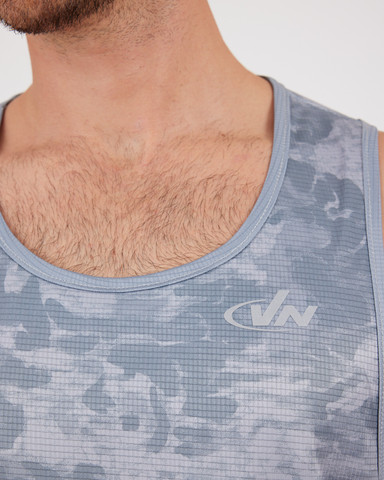 VN Racer Tank - גופיית ריצה לגבר בצבע הסוואה אפור - אפור