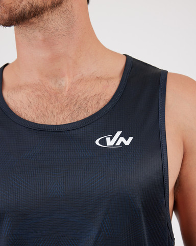 VN Racer Tank - גופיית ריצה לגבר בצבע גיאומטרי הרים - כחול