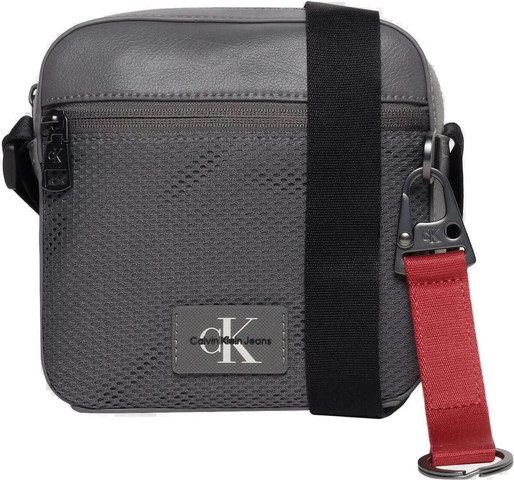 K50K511779 TAGGAED מסדרת Calvin Klein תיק צד לגבר של המותג