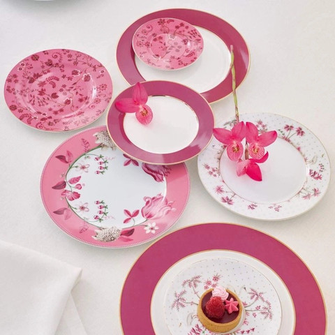 צלחת לעוגה בצבע ורוד 17 סמ Jolie Flowers מבית PIP STUDIO