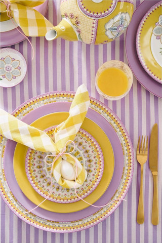 צלחת לעוגה בקוטר 17 סמ Lily&Lotus Moon Delight Yellow מבית Pip Studio