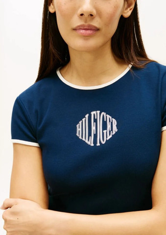 חולצת טישירט קצרה טומי הילפיגר Logo Slim Ringer נשים