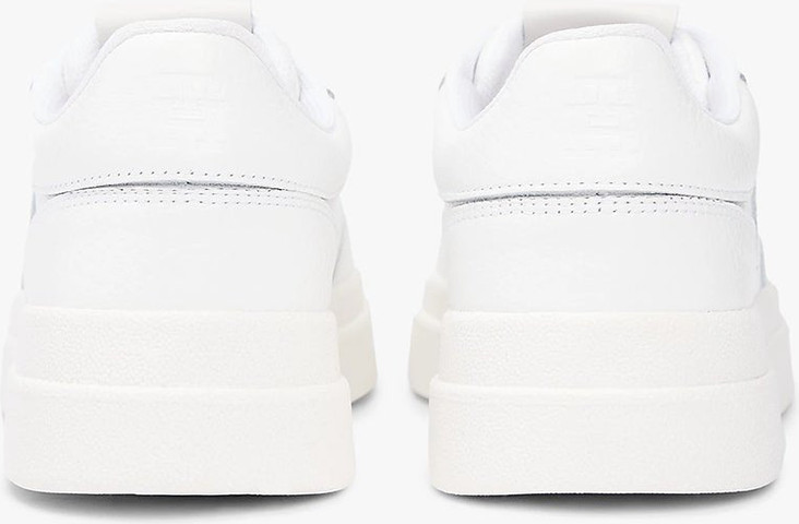 נעלי טומי הילפיגר Debossed Th Monogram Leather Court Trainers נשים