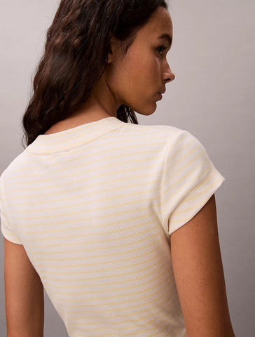 חולצת טישירט קצרה קלווין קליין Slim Ribbed Stripe נשים - קלווין קליין - Yellow