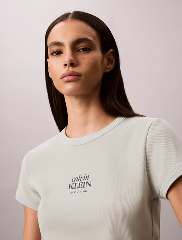 חולצת טישירט קצרה קלווין קליין Slim Ribbed Cotton Logo נשים - קלווין קליין - Grey