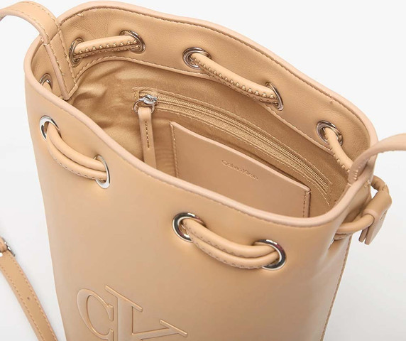 תיק קלווין קליין Emblem Jacquard Bucket Bag נשים - קלווין קליין - Brown
