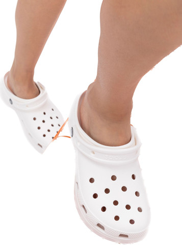 Crocs Classic - נעלי קרוקס קלאסיים בצבע לבן לגברים ולנשים