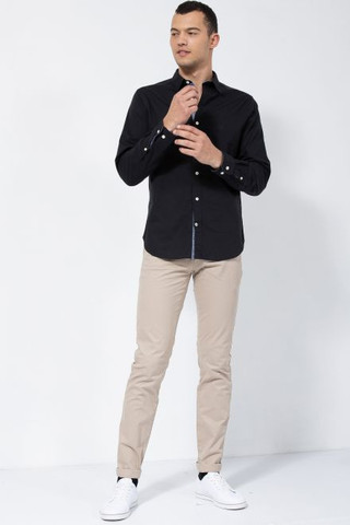 חולצה מכופתרת Nautica לגברים בד סטרץ' גזרת Tailored Fit
