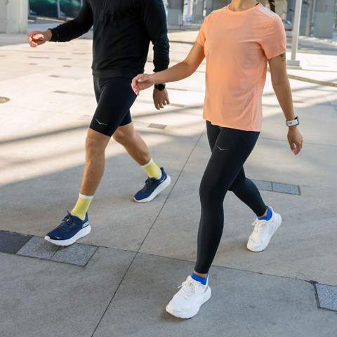 HOKA Arahi Wide 7 - נעלי ספורט נשים הוקה ארהי 7 רחבות בצבע שחור/ורוד
