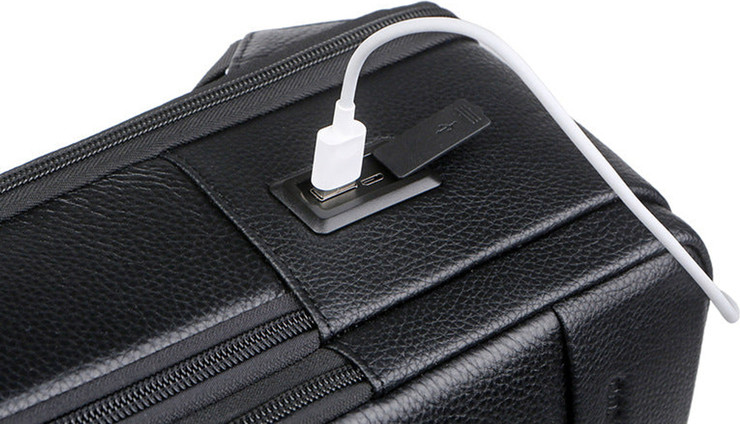 תיק גב VentureFlex ProX 20-35L למחשב 16 אינץ' עם יציאת USB מבית כאמל מאונטין