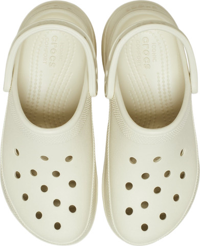 Crocs Classic Mega Crush Sandal - סנדל פלטפורמה קרוקס לנשים בצבע עצם