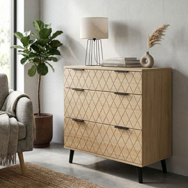 Tudo Design שידת אחסון קומודה 3 מגירות בעיצוב גיאומטרי מודרני בגוון אלון טבעי רוחב 80 ס"מ דגם אריזונה