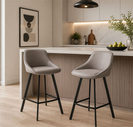 Tudo Design זוג כסאות בר מעוצבים דגם סטאר – מושב דמוי עור אפור עם רגלי ברזל חזקות