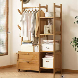 Twins design מתלה בגדים עם יחידת מדפים ומגירות מבמבוק דגם אנחל מבית Twins Design