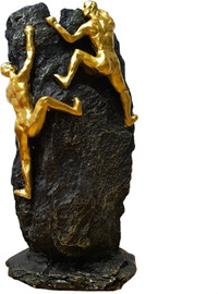 ORO פסל אומנותי “טיפוס לפסגה” – סמל לנחישות, שאיפה והישגיות