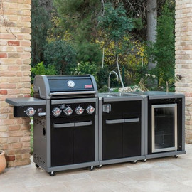Coleman מטבח חוץ שחור עם גריל גז רבולושן 4 מבערים כירת צד, כיור ומקרר Revolution מבית COLMAN - קולמן