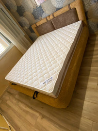 Moka Home מיטה יהודית דגם - Kenzo כולל 2 מזרנים - בצבע חום בהיר