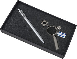 בוקסטייל מארז מתנה מחזיק מפתח דגל ישראל+לב+מגן דוד ועט מתכתי 4781