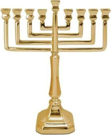STUDIO 26 חנוכיית אור הזהב: נוכחות מלכותית לחג החנוכה